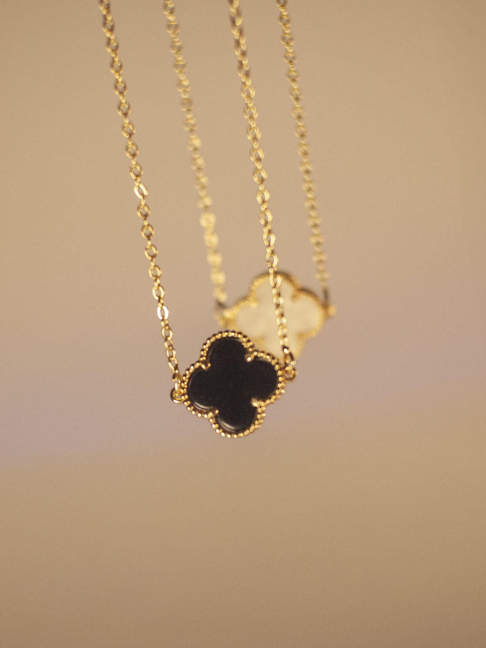 Trebol Collar Solitario Negra